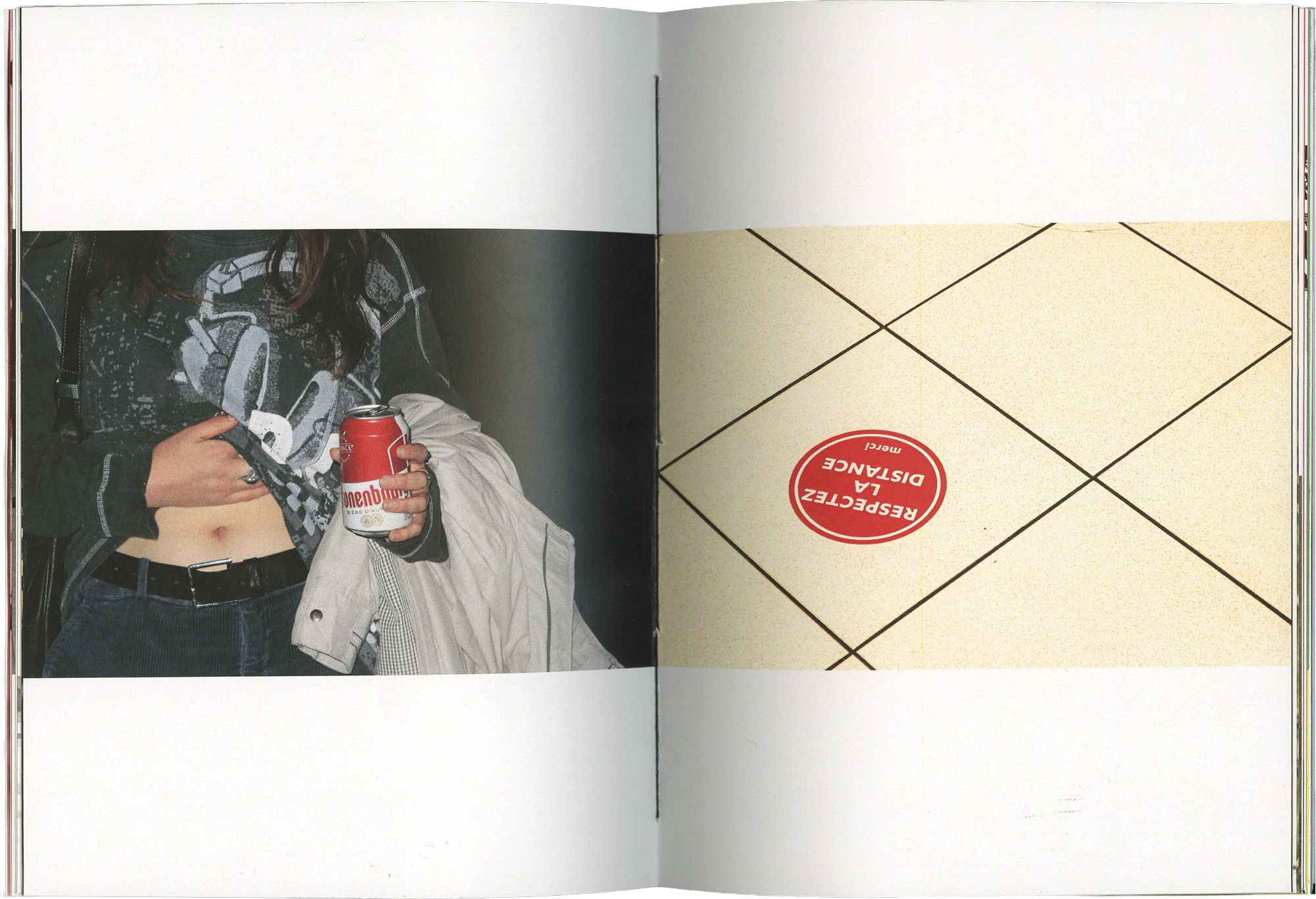 scan d'une double page de l'édition montrant des photos personnelles